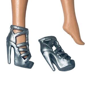 Mattel Barbie Doll Shoes FASHIONISTAS Silver High Heel Gummy Fashion Perk Toe